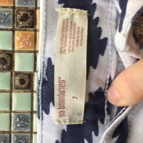 Blue and White patterned shorts - Picture 4 of 4